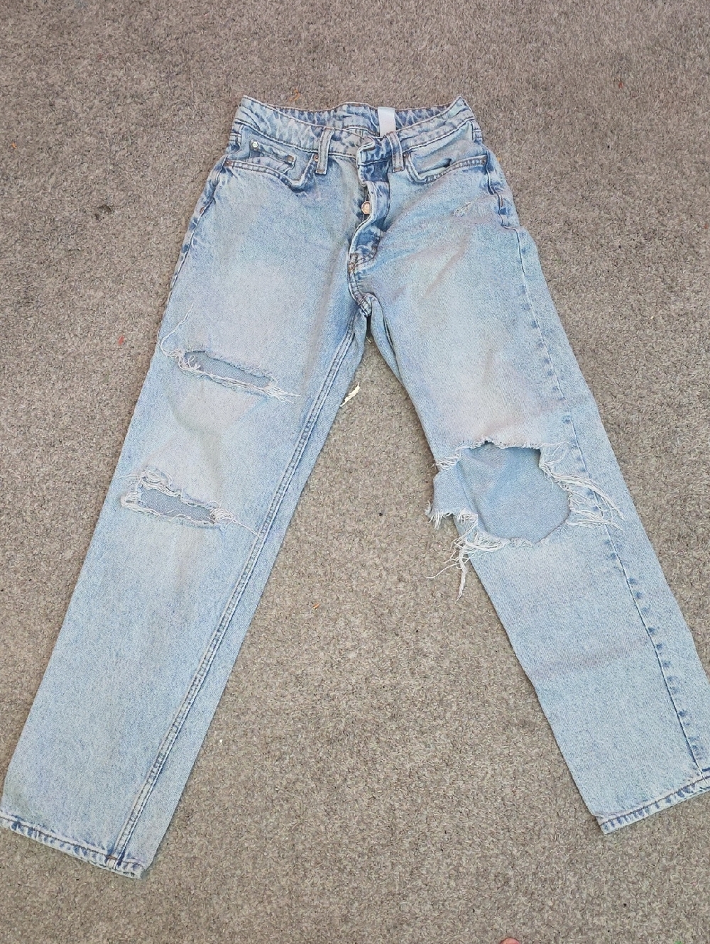 Light Wash Distressed High-Rise Jeans - Ripped Knee Detail